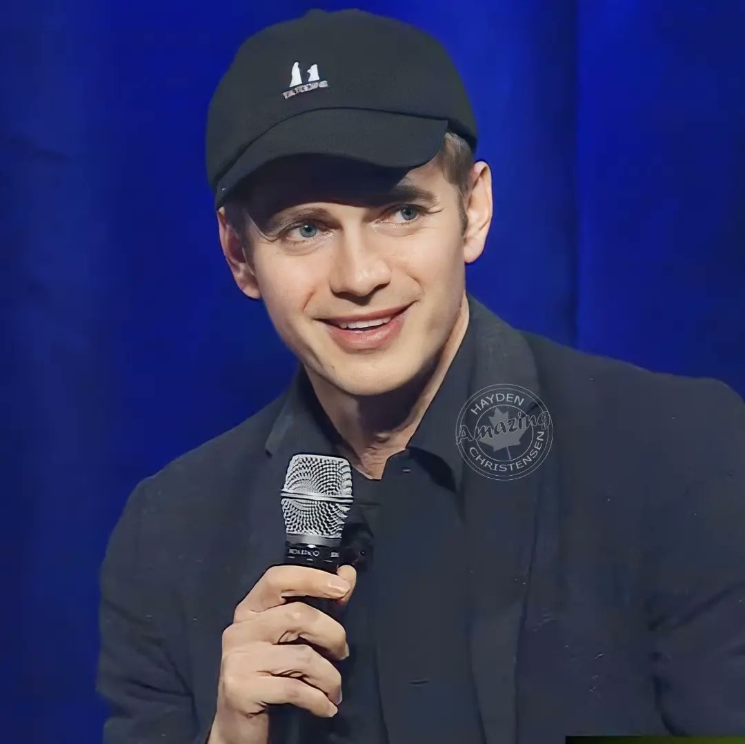AmazingHaydenCh's tweet photo. Hayden Christensen attended the Kenobi panel at @SW_Celebration 👏 
Him and Ewan 😍 https://t.co/5sEqZsVzId