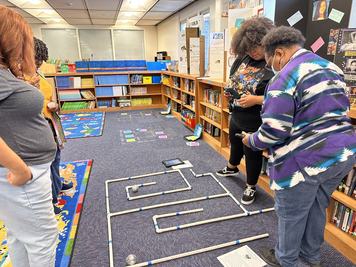 Late post… Hump Day before spring break @CradockES , our teachers were getting “Techy”…thanks to our ITRT @Smallblocktech… #stillinthegame @PortsVASchools @ebracyPPS @jennthomas75 @MrsFergusonCrES