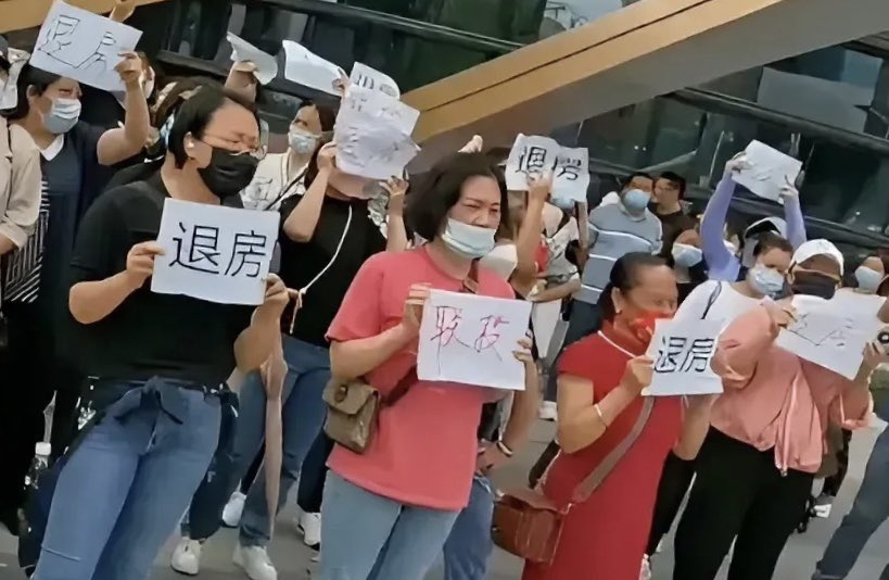 老蛮数据库 on Twitter: "深圳,3月开始掀起一股强冷空气“退房潮”,央企、国企、民企,无一列外!售楼处、区镇府、广场上,周六周日准 ...
