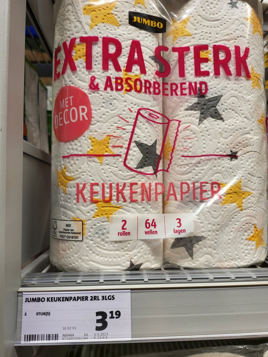 packet_ninja's tweet photo. @JumboSupermarkt leg mij dit nu eens uit. Ik snap dat de kleinere verpakking niet de helft goedkoper is, maar waarom zou iemand nog de twee rollen kopen? https://t.co/PGz7mVSZfz
