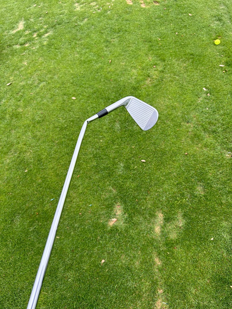 HogeGolf's tweet photo. Well that’s a new one @AmericanAir. Thought we just had the standard broken driver today. https://t.co/R6imQsPYlU