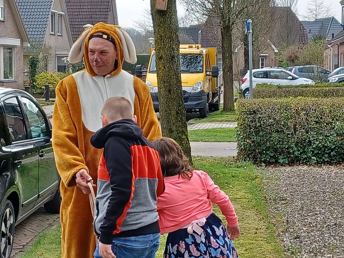 reerink's tweet photo. Soms ben je het haasje #eierenzoekken https://t.co/Onyjujuts9