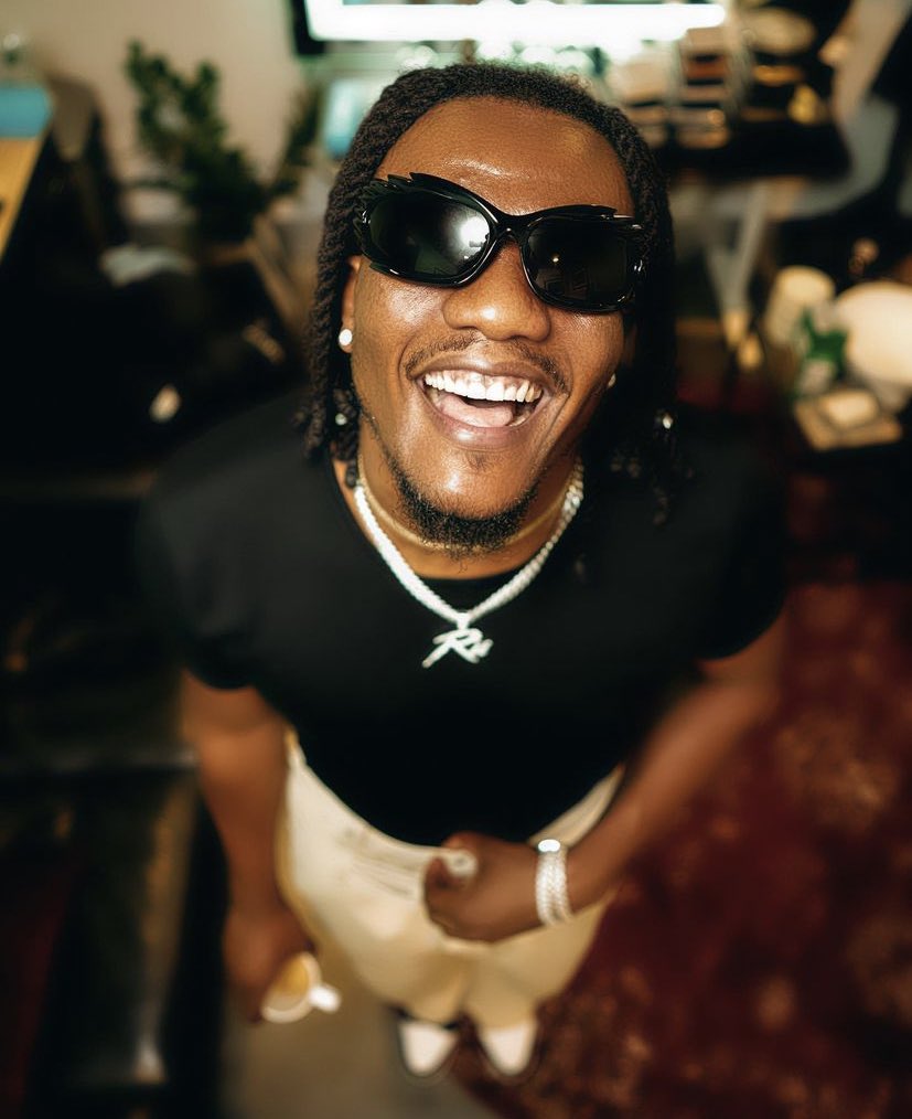 T.U.E on Twitter "You need a catchy chorus for a love song, Who are you calling? 📞💗"