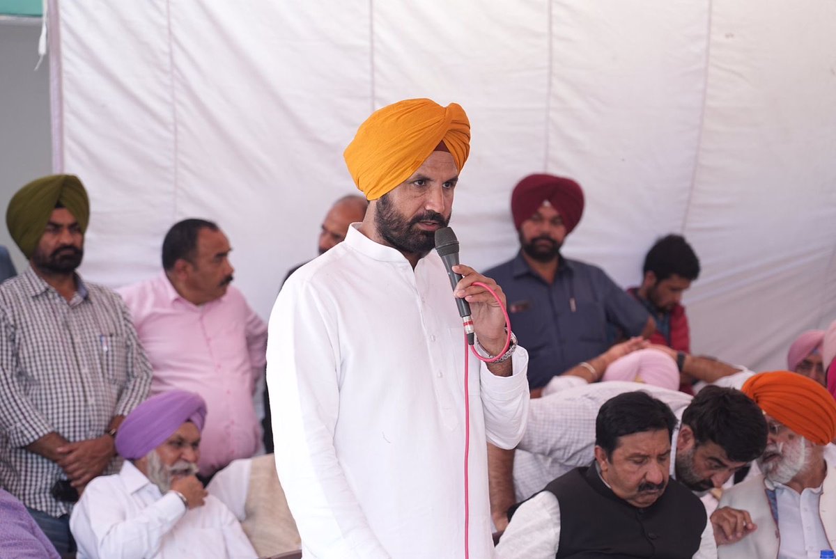 RajaBrar_INC's tweet photo. Ahead of the bypoll, held two meetings in #Jalandhar today at district @INCPunjab office. Assigned duties of former MLAs, Ministers, Chairpersons, Dist presidents &amp; other office bearers to connect with masses in the urban &amp; rural constituencies. https://t.co/e8wzO6rC1l