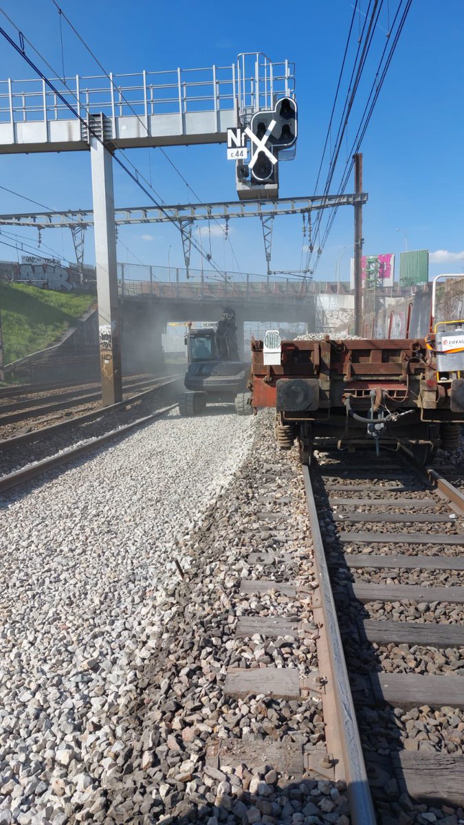 Gros week-end de travaux Voie sur IPSO : RAV à trappes, RVB au PK 7 ainsi qu'au PK8 Sur la ligne POLT (Paris Toulouse) avec comme principaux partenaire ETF, TSO et Eiffage <a href="/GroupeSNCF/">Groupe SNCF</a> <a href="/SNCFReseau/">SNCF Réseau</a> <a href="/lignesNetU_SNCF/">Lignes N et U</a> <a href="/RERC_SNCF/">RER C</a> #IPSO