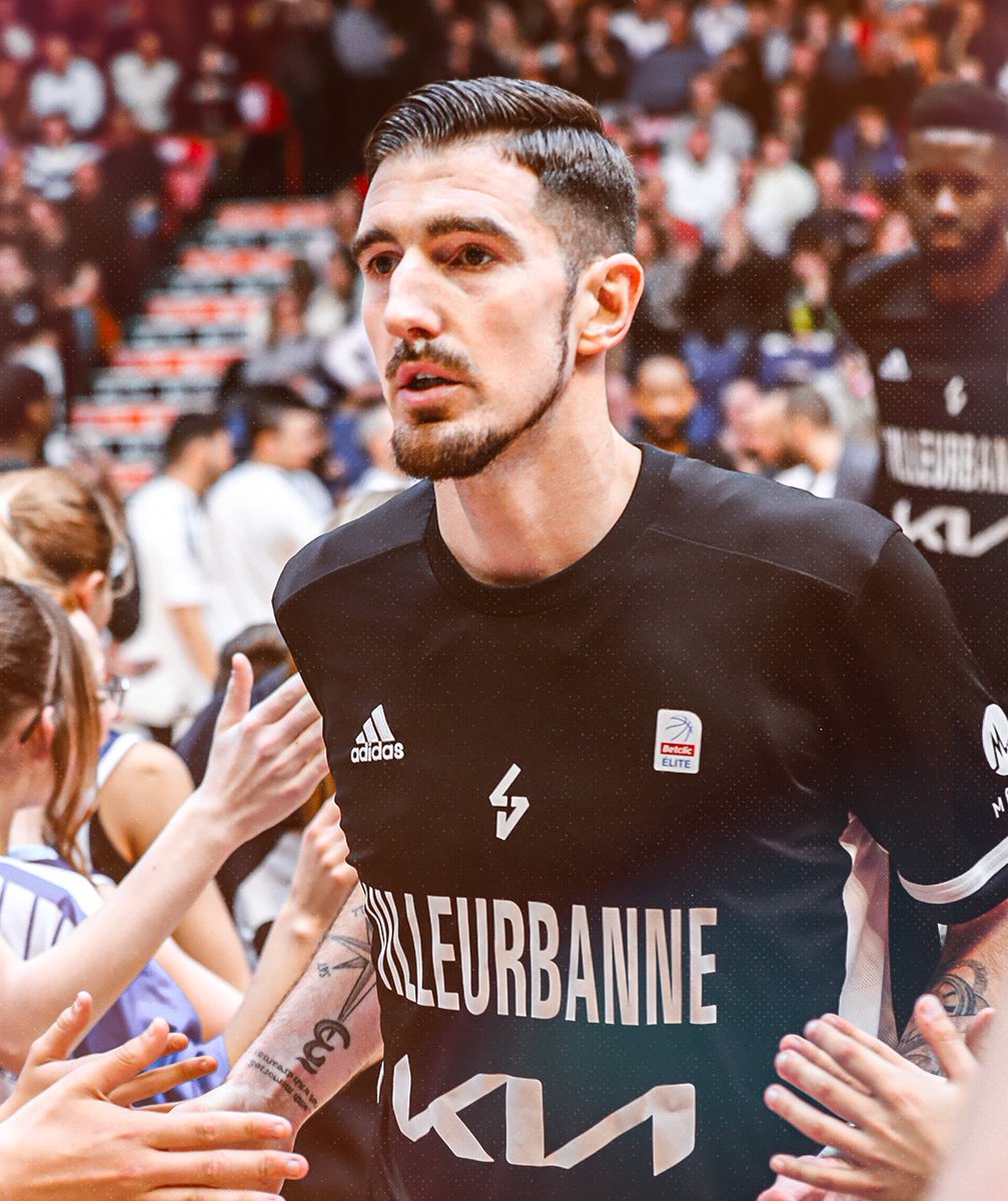 BCMBasket's tweet photo. 1️⃣4️⃣ ans qu’il n’avait plus foulé le parquet de Sportica ! 🌋
Nando De Colo est bien présent côté @LDLCASVEL ⚔️
#TousBCM #BCMASVEL https://t.co/PbEwnBk4KL