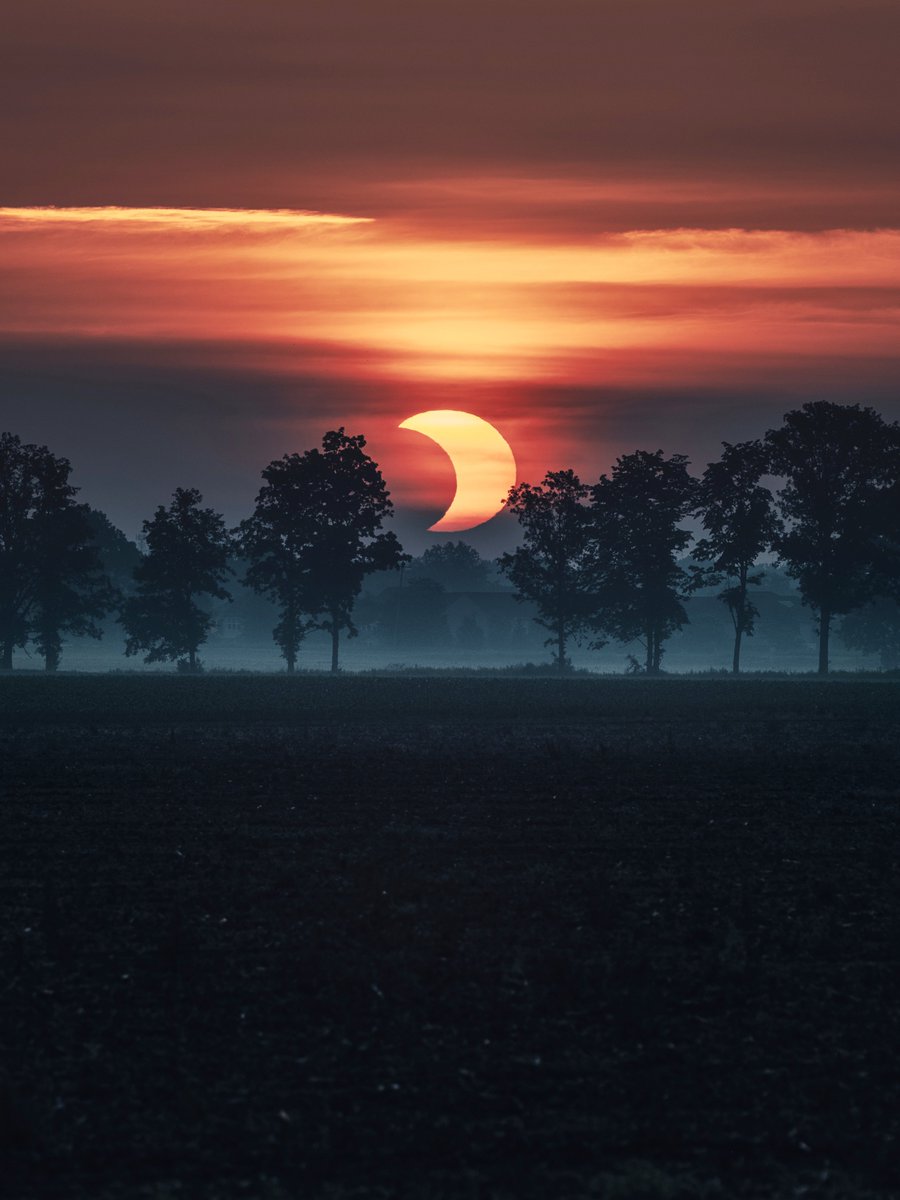 A sunrise to remember 🌑🌞