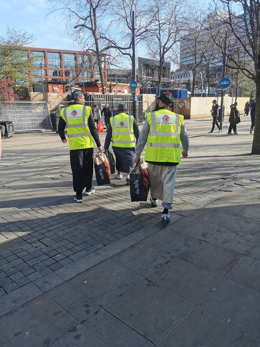GrainsofHopeUK's tweet photo. 214 hot meals providedfor the homeless in Manchester.
A big thank you to all of our volunteers who spent many hours scouring the city for the people who needed our help the most and delivering it
#grainsofhopefoundation #GOHF #Homeless #sadaqah #Islam #RamadanProject #Charity https://t.co/rvdLaJC54H