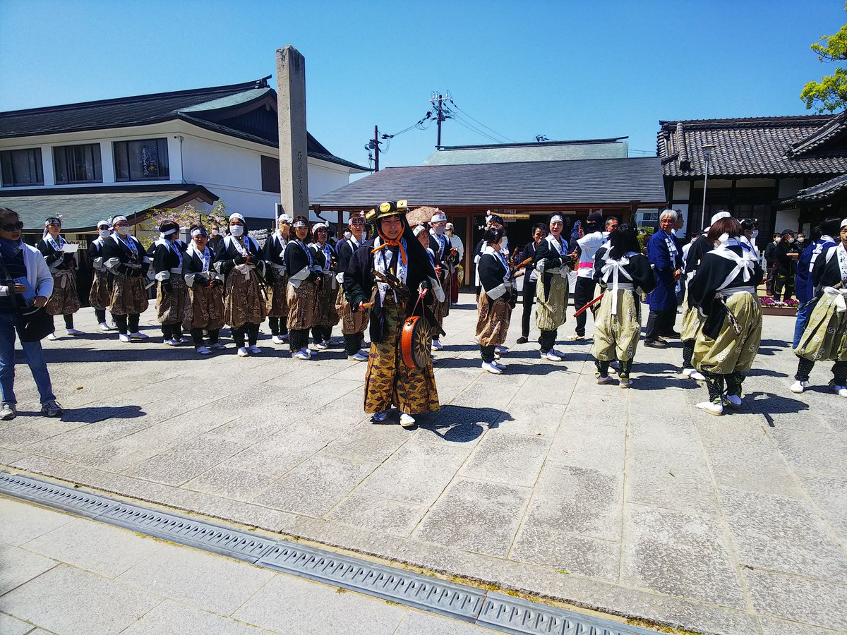 50Tomcat25's tweet photo. なんやかや #5年ぶりの #春の義士祭 #女人義士 行列
#大石神社 から #大手門 からの城通りの #パレード https://t.co/7FjaVSoPDT