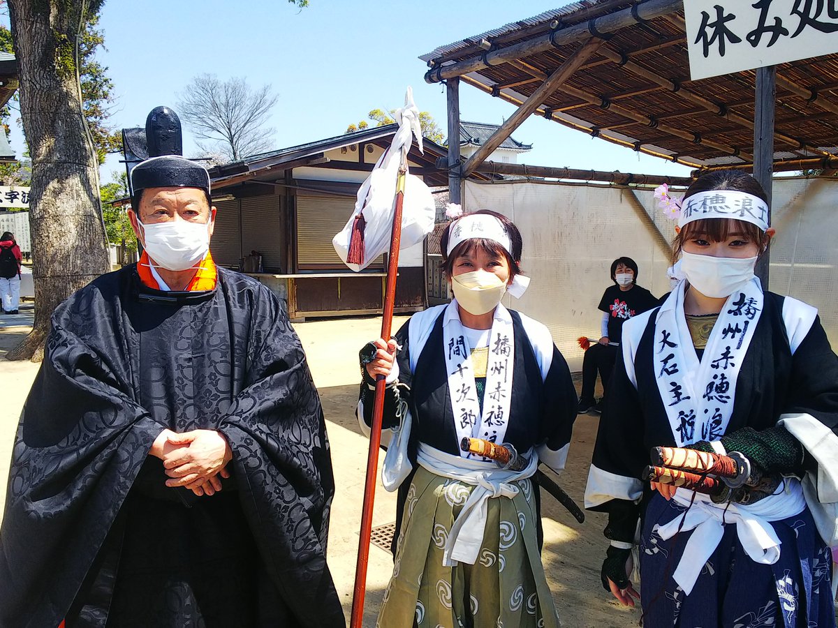 50Tomcat25's tweet photo. なんやかや #5年ぶりの #春の義士祭 #女人義士 行列
#大石神社 から #大手門 からの城通りの #パレード https://t.co/7FjaVSoPDT