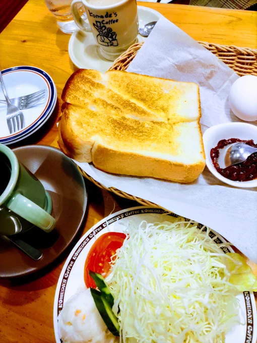 コメダの本場でモーニングして熱田神宮参拝してスガキヤ食べて各SA転々と寄って帰宅😊
名古屋の食は本当に美味い。主に味噌がたまらん…

自分用のお土産のご当地グルメや御朱印もゲット🙌楽しかった。 