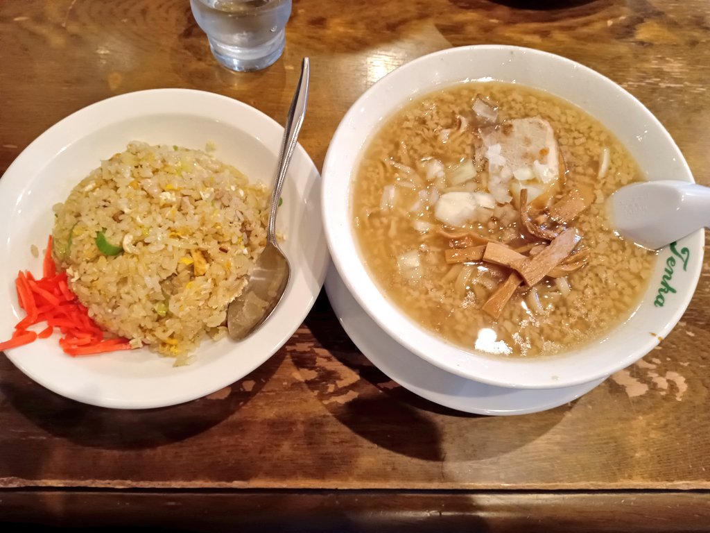 yamadazabuton's tweet photo. 初めての燕三条系ラーメンをキメる😂 https://t.co/CWRd632MsN