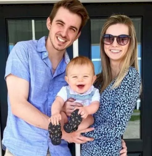 OliLondonTV's tweet photo. YouTuber Chris Tyson went from masculine family man with a 2 year old son to transgender and pumped full of oestrogen hormones all in the space of a few months. 

Chris, from YouTube’s biggest channel ‘MrBeast’, decided to begin transition 2 months ago and start HRT hormones. 

In a tweet shared days ago he stated his body “has already started to change". 
and now uses “any pronouns” 

#mrbeast #transgender