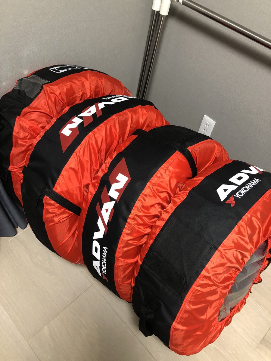 taka_cx5's tweet photo. ノーマルタイヤ、ホイルにカバーをかけて取り敢えずはバルコニーで保管する事にしました💦4本2階まで運ぶのは結構キツかった😆🛞💦💦
#ノーマルタイヤ
#ノーマルホイル
#保管場所
#advancedbitcoinchain https://t.co/TndPMxAY3B