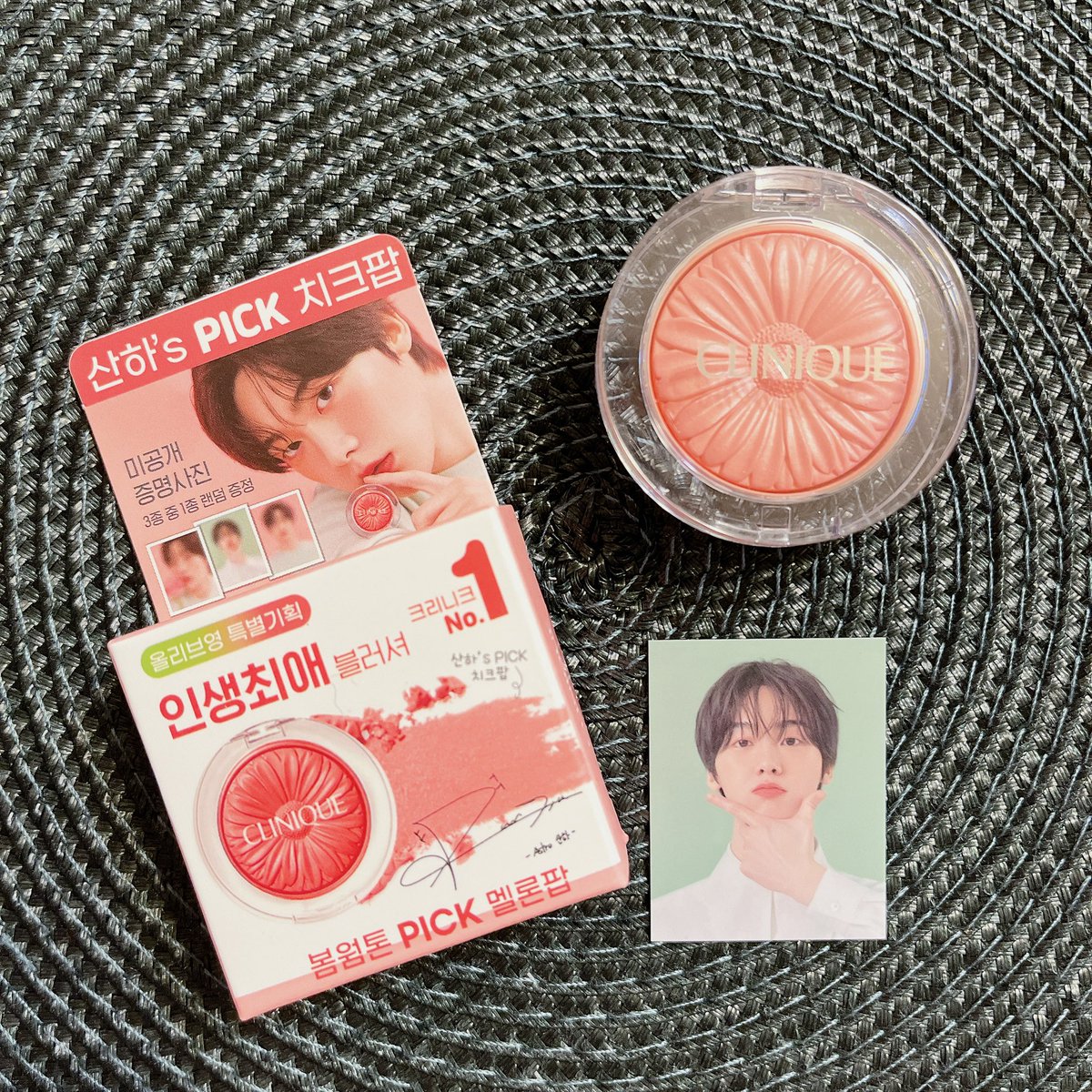 nnaokoala0522's tweet photo. #ユンサナ が #ムンビン と一緒に
アンバサダーを務める #CLINIQUEKOREA のチーク、船便でも1週間で到着🛳️🐥
私の肌に合う #MelonPop のみ購入🍈
暑くなってマスク外したら使お🥰
トレカは証明写真大
この箱の中にビニールケースに入れられて
入ってた☺️
このサイズなら会社のデスクに
置いとける🐨💜 https://t.co/qMxWzBUDtA