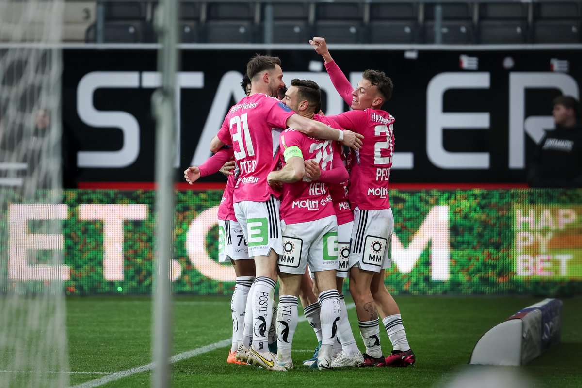 tsv_hartberg's tweet photo. Am gestrigen Samstag feierte unsere Mannschaft einen verdienten 3:1-Auswärtssieg in Ried. Unser Spielbericht mit Stimmen und Bilder: https://t.co/kcxgMlDs5n
#svrhtb #admiralbl #forzatsv #nevergiveup https://t.co/RqM1ZqBOKd