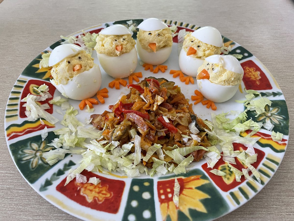 Easter Bunny never brought me any choccie. Sulk. So here's my lunch .... Baby chicks 🐣 So kinda (Easter) egg themed. Was fun making 👨‍🍳