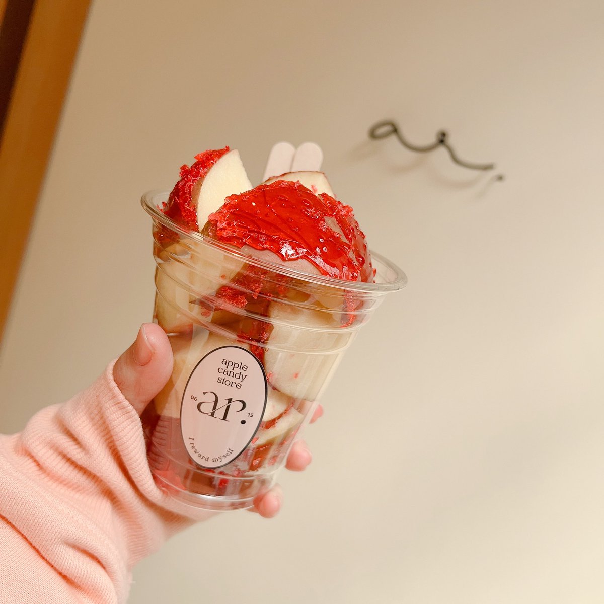 atumori_erk's tweet photo. いもたれこと大須おデート❤️
ソウルナムジャは冷麺2人でシェアしたからか、茹で卵1個サービスしてくれたり、ドリンクもサービスしてくれたりで嬉しかった😭💕
李さんは安定、りんご飴はうますぎる🍎 https://t.co/eK5HhFQxE8
