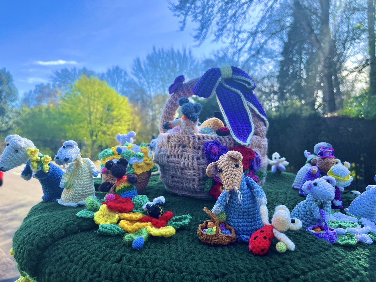 LESLEYG86's tweet photo. #sherunscardiffyarnbomb #postbox #easter 🐰🐣 https://t.co/aYKnlXY1AK
