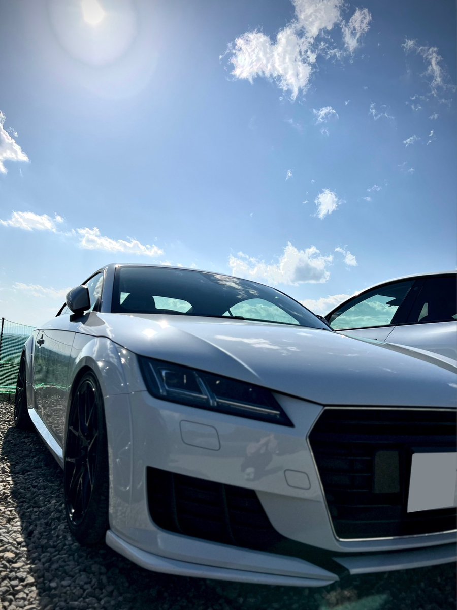 y2_23t19's tweet photo. 大好きな温泉とこで撮りたくての実家で洗車‼︎
自然乾燥でサイドはきったないままだったけど、お顔はなんとか、、、
#Audi #TT8s #アウディのある生活 #秘湯 https://t.co/JozmkpgDsg