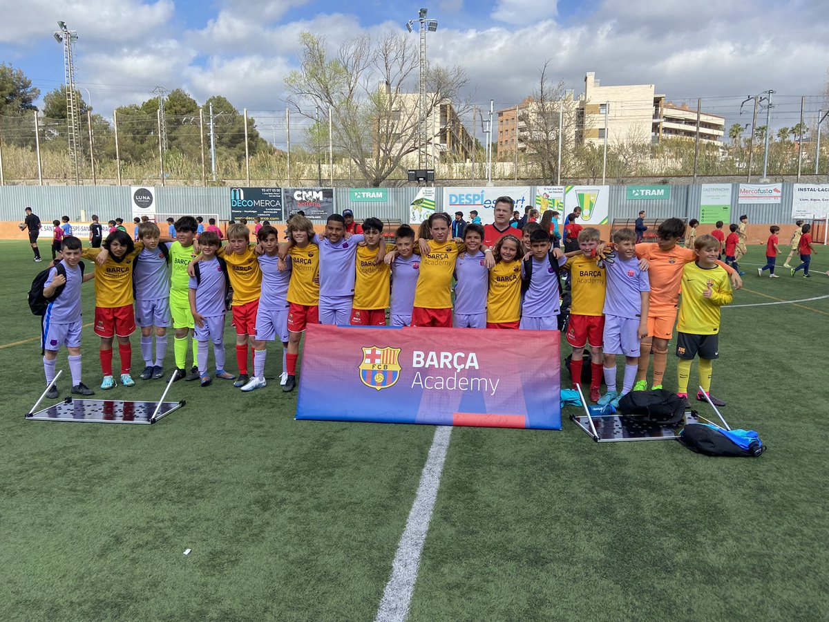 Making friends and competing with players from around the globe 🌍⚽️

#barcaacademy #fcb #fcbarcelona #fcbmethodology #values #youthsoccer #columbussoccer #soccer #futbol #football #columbus #ohio #usa #forçabarça #ussoccer