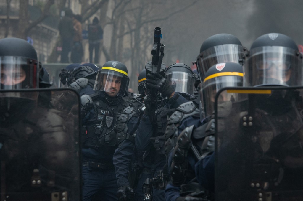 Le 23 mars, <a href="/Paulo_Boyer/">Paul Boyer</a> part couvrir la manifestion comme il a l'habitude de le faire en France, mais aussi en Algérie ou Haïti. Mais c'est dans le "pays des droits de l'homme" qu'il assiste à une manif encore plus violente que ce qu'il pu voir dans "des pays non démocratiques."