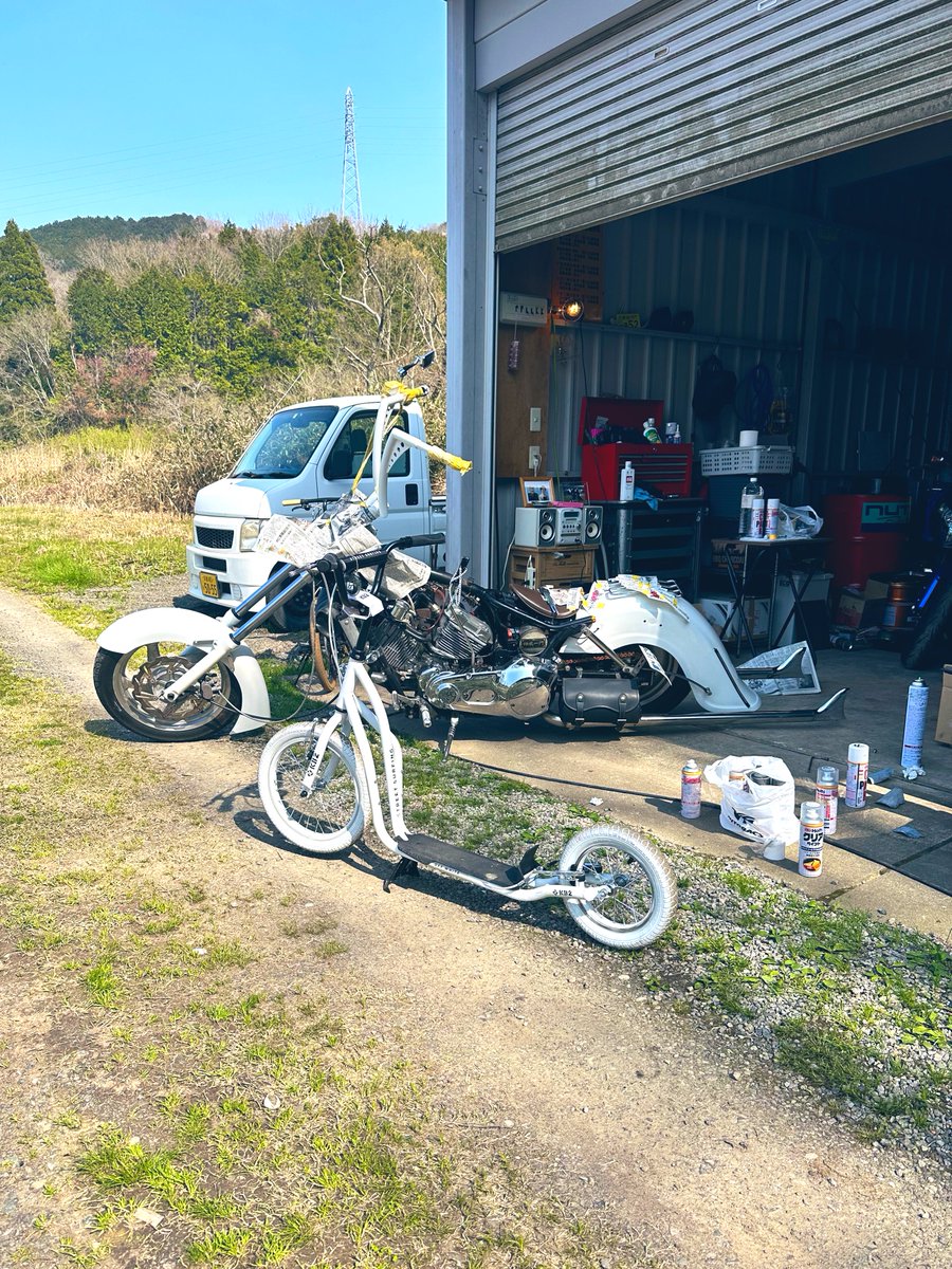 2222Life's tweet image. 今回の仕様変更のオフショット☺️

キックボードがいい味出してる♪

#キックボード #KB2
#マグナ250 #タンク塗装
#カスタム
#神風一門 #特攻玖番機 #風神
#チョッパーカスタム #チョロスタイル
#バイクのある風景 #バイク好きな人と繋がりたい