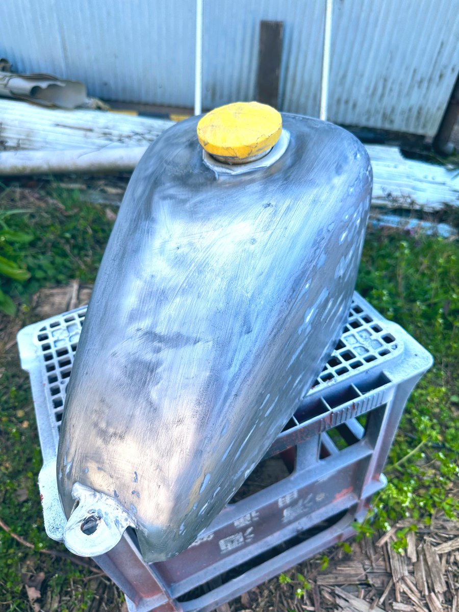 2222Life's tweet image. 今回の仕様変更のオフショット☺️

キックボードがいい味出してる♪

#キックボード #KB2
#マグナ250 #タンク塗装
#カスタム
#神風一門 #特攻玖番機 #風神
#チョッパーカスタム #チョロスタイル
#バイクのある風景 #バイク好きな人と繋がりたい