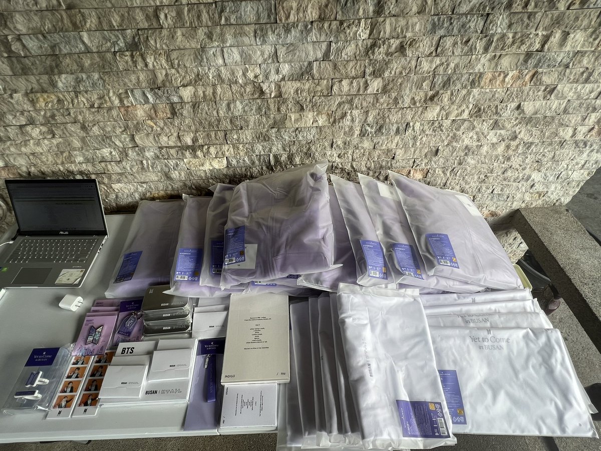 purpleballoonph's tweet photo. #PBPUpdates

Box 32 PH Arrival Items 🤍 Done sorting out your merch. Kindly wait for my dm na lang po. Thank you! 🩵 https://t.co/mBwDAAEsx6