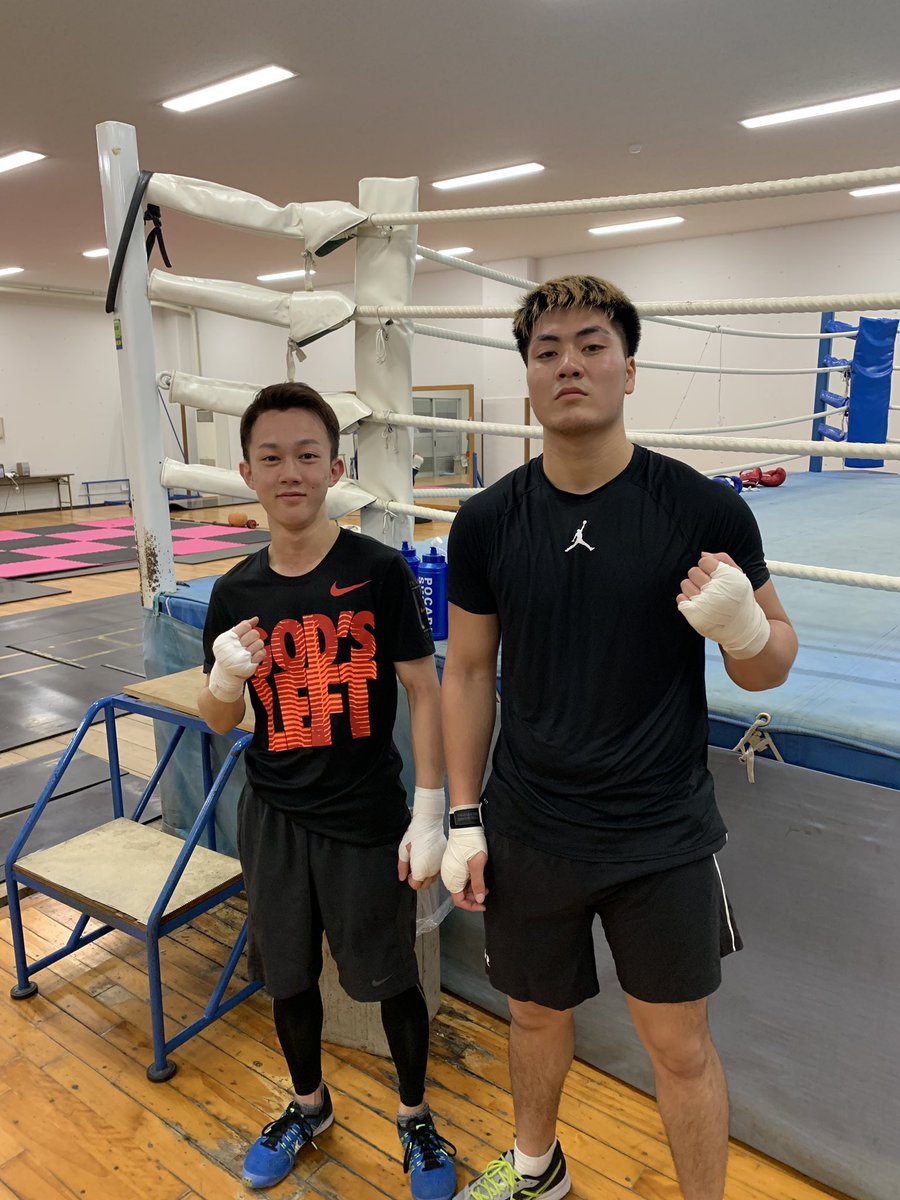 BOXINGryukoku's tweet photo. お久しぶりの投稿となります！
ボクシング部は引き続き活動しています！
体験等などお待ちしています🌸
新入生の皆さんもボクシング部に入部すれば、この方達のようにカッコよくなれますよ！#新入生　#ボクシング　#美ボディ　#細マッチョ #龍谷大学　#春から龍谷 https://t.co/duj9DQp0ZP