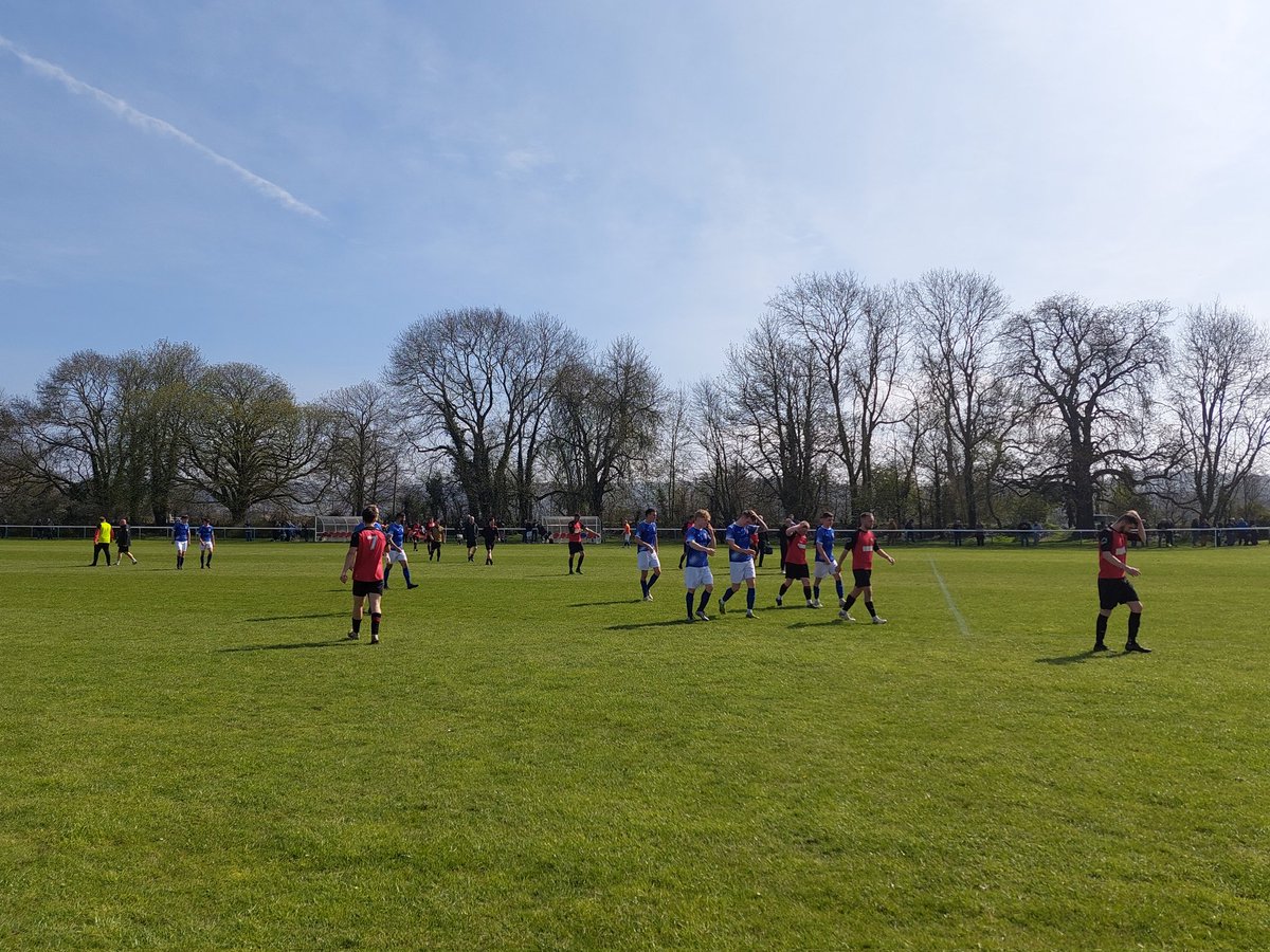 NonLeagueCrowd's tweet photo. @HellenicHop2023 Half-time The visitors have been good - very good and they could have had more @watlingtontown 0 @NewburyTownFC 3 https://t.co/xoGx16Ka6j
