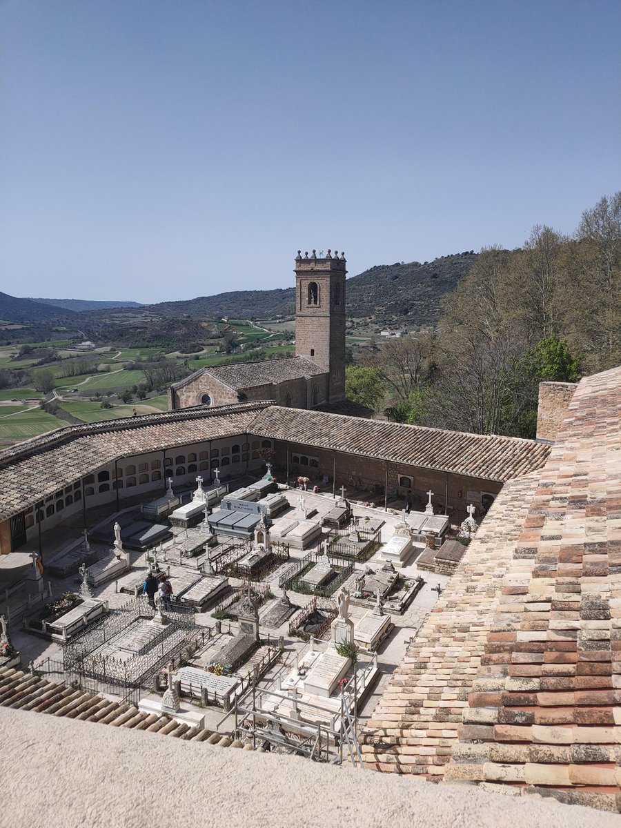 tupepinonyc's tweet photo. No es mal lugar Brihuega para resucitar un domingo. Buenas vistas de la Alcarria, arquitectura mudéjar, cementerios atestados por el cólera y pasadizos secretos de antiguos reyes árabes. Y es que no estamos muertos, estamos de parranda... #CastillaLaMancha #Brihuega #definde https://t.co/z30DqVrqwl
