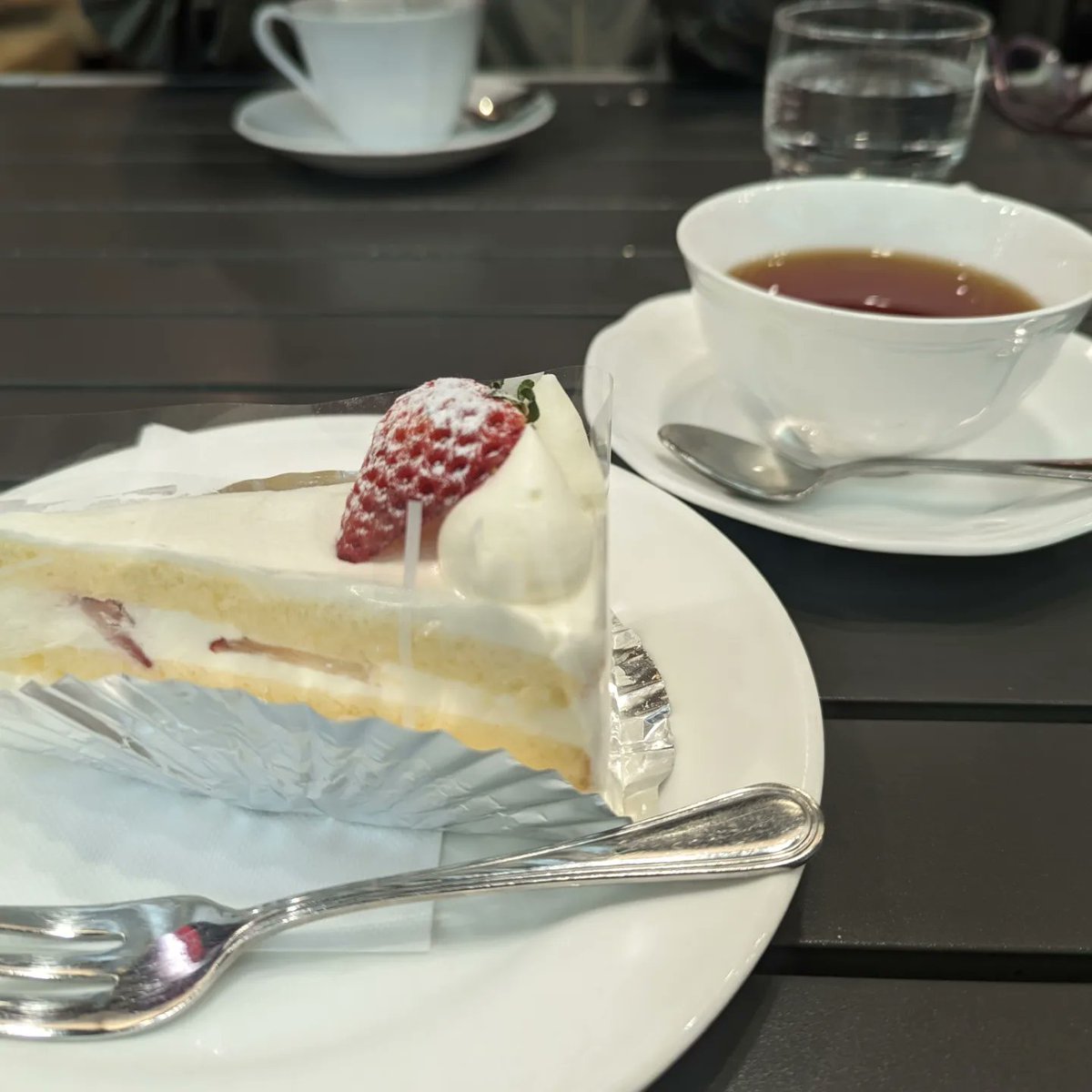 razukyoto's tweet photo. 広々とした店内の
『#ハーバーカフェ』で
お茶して
『#KALD』で
いつもこれでサラダ食べてる
旨たれを購入！ほんと美味しい

『#CASCADE』
神戸発祥の老舗ベーカリー
ここのパンはほんと
安定の美味しさ
ず〜っと残ってほしい！

#京都カフェ
#京都パン https://t.co/jRSdoLFbfl