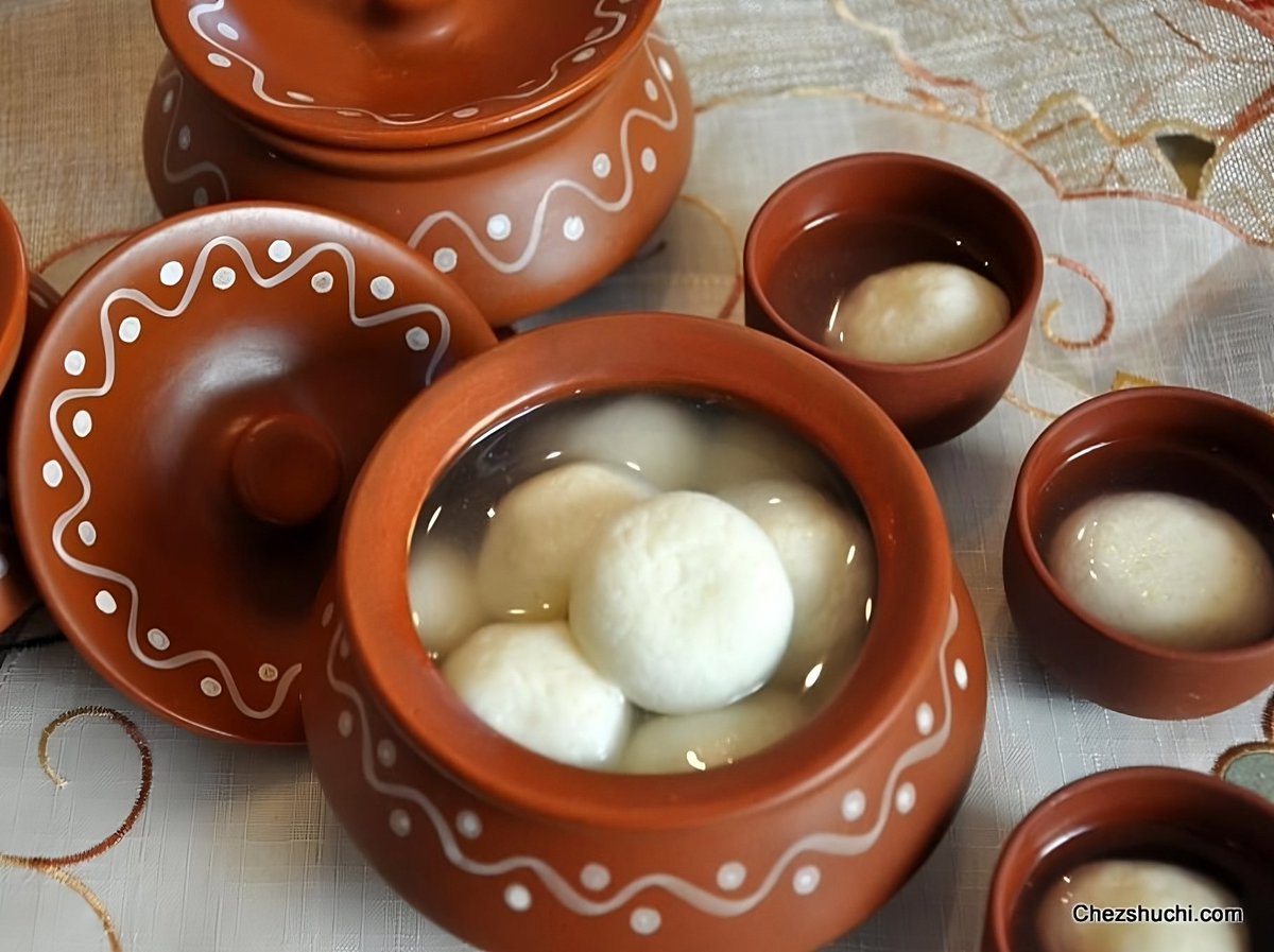 Small Rasagulla 15 of the most delicious and popular sweet dishes in India 1. Rasgulla ...