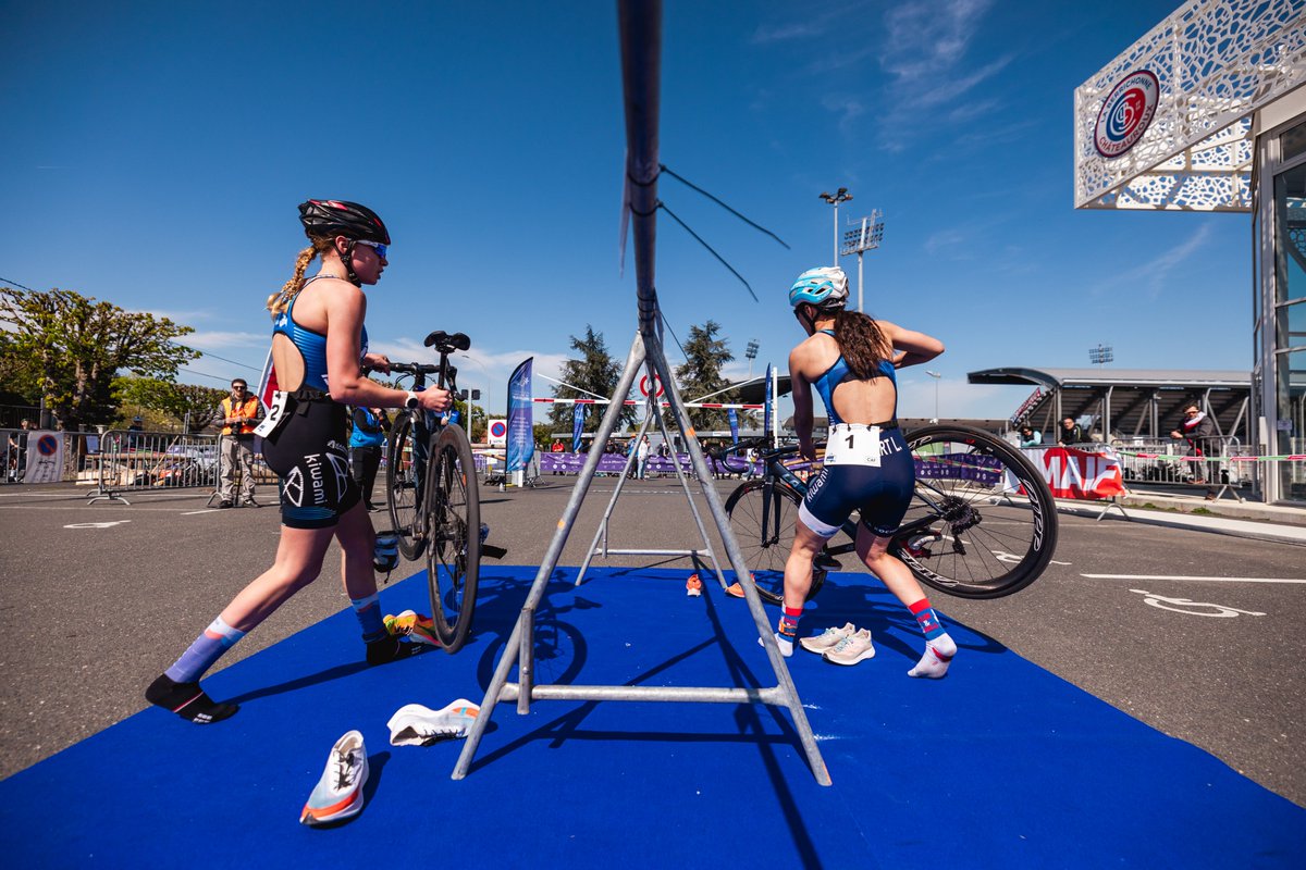 FFTRI's tweet photo. Retour en photos sur le championnat de France 🇫🇷de duathlon cadettes qui a vu la victoire de Ambre Grasset devant Léa Houart (La Rochelle Triathlon) et Liv Claret (GT Vesoul).

#duathlon #Vibreztriathlon

Résultats : https://t.co/FKmF5RrBx1

📷Germain Hazard/Royal Spark https://t.co/V0h8obdTGm