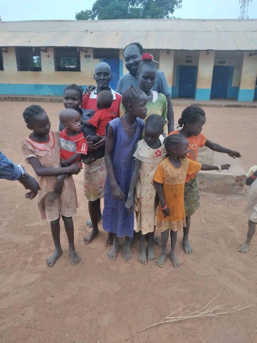 HonMoyen's tweet photo. As we look forward to enforce the first ever Democratic elections in South Sudan 🇸🇸 , I'm proud to say I am ready for presidential race in 2024... God Bless South Sudan https://t.co/Y9WplUaGRE