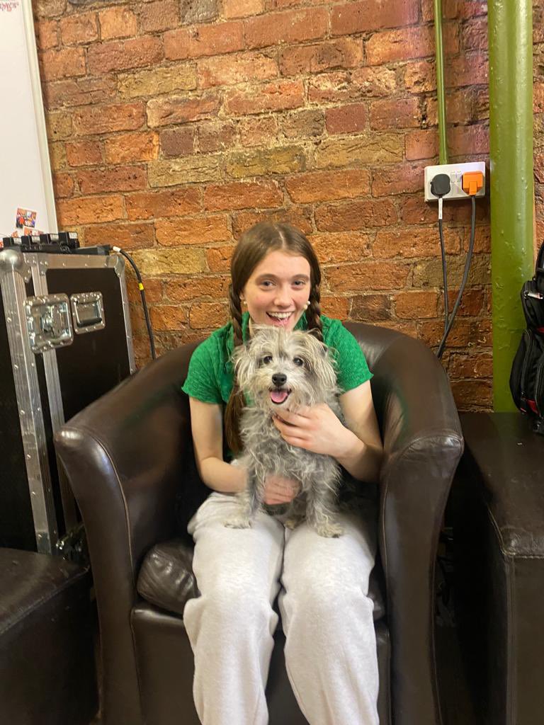 Back stage with my little Toto’s! 🐶✨

They are all doing so amazing and I love having a little furry friend on stage with me! 🥰