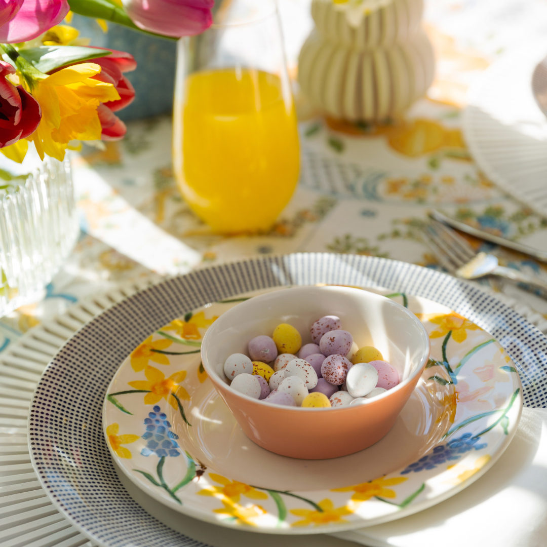 AmaraLiving's tweet image. Wishing you a lovely Easter filled with love, happiness and chocolate 🐰

#HappyEaster #EasterTableDecor #SpringDining