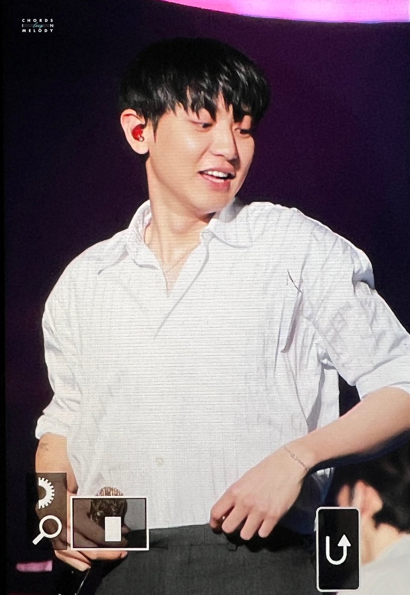 ChordsinmelodY's tweet photo. 230409 EXO’ CLOCK 팬미팅 

#찬열 #CHANYEOL #チャニョル #燦烈 #LOEY https://t.co/f4F7KVsxp0