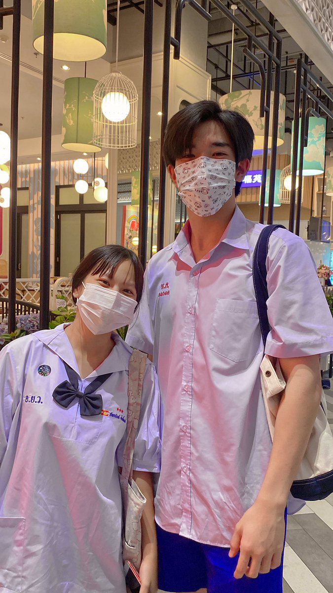 pattaranan_'s tweet photo. So cute 🥰🥰 อาการตอนนั้นคือจะตุยแล้วมือสั่นไปหมดเลยไม่คิดว่าจะเจอด้วยพี่เราเรียกให้เราดูว่าใช่พี่โฟร์ทมั้ยแต่เรากำลังมองฝรั่งอยู่เราเลยถอยไปดูว่าไหนพี่โฟร์ทเราเผลอถอยไปชนพี่โฟร์ทเราลืมขอโทษ...ถ้าพี่โฟร์ทมาเห็นโพสต์เราเราอยากจะบอกว่าเราขอโทษนะคะเราไม่ได้ตั้งใจ🥹🥹#โฟร์ทณัฐวรรธณ์ https://t.co/xtZjCeY04Q