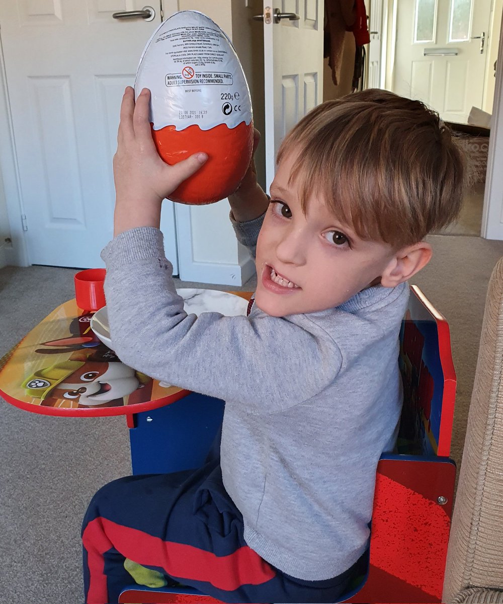 LisaCurtis82's tweet photo. @rickygervais Happy chocolate day from our mini Derek 😂😂 https://t.co/GpVa4Q5oww