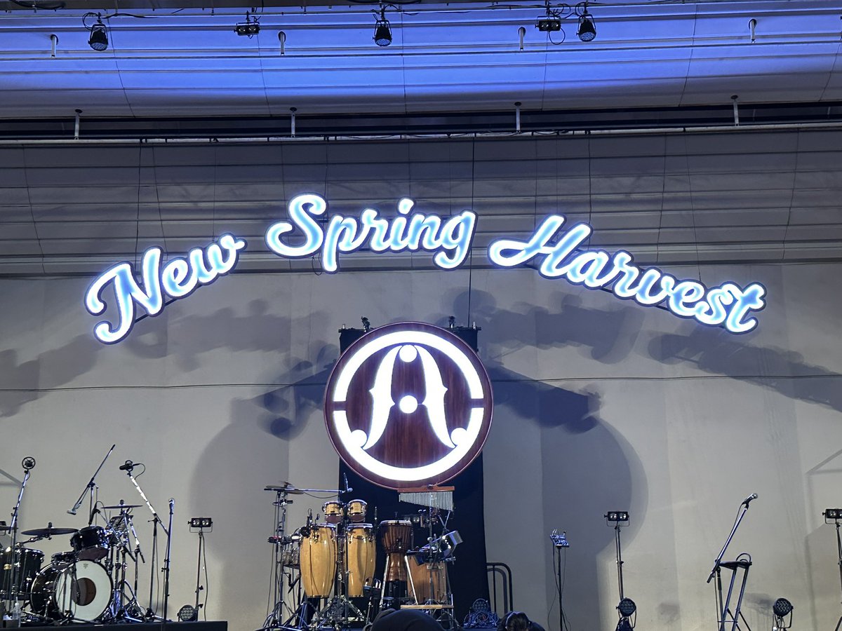 MAH_311's tweet photo. #OAU の野外ライブ #NewSpringHarvest に行ってきた!!
BRAHMANの時はあんなに強くて激しくてストイックなのにOAUになると穏やかで優しくてMCも和やか😊
本当にOAUは春の野外が良く似合う。
そしてアンコール最後の曲とMCで涙。
良いライブでした!!
#大阪城音楽堂 https://t.co/kOFgHwOimD