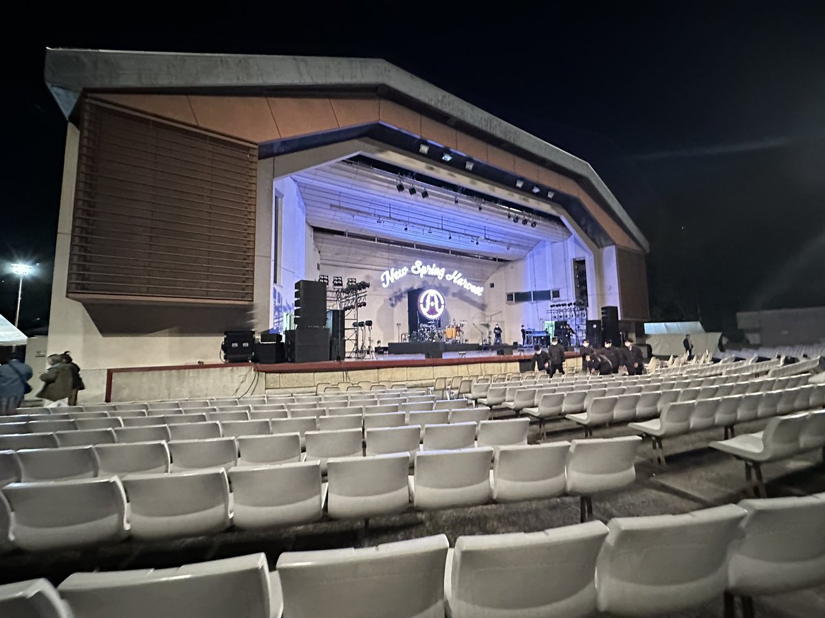 MAH_311's tweet photo. #OAU の野外ライブ #NewSpringHarvest に行ってきた!!
BRAHMANの時はあんなに強くて激しくてストイックなのにOAUになると穏やかで優しくてMCも和やか😊
本当にOAUは春の野外が良く似合う。
そしてアンコール最後の曲とMCで涙。
良いライブでした!!
#大阪城音楽堂 https://t.co/kOFgHwOimD