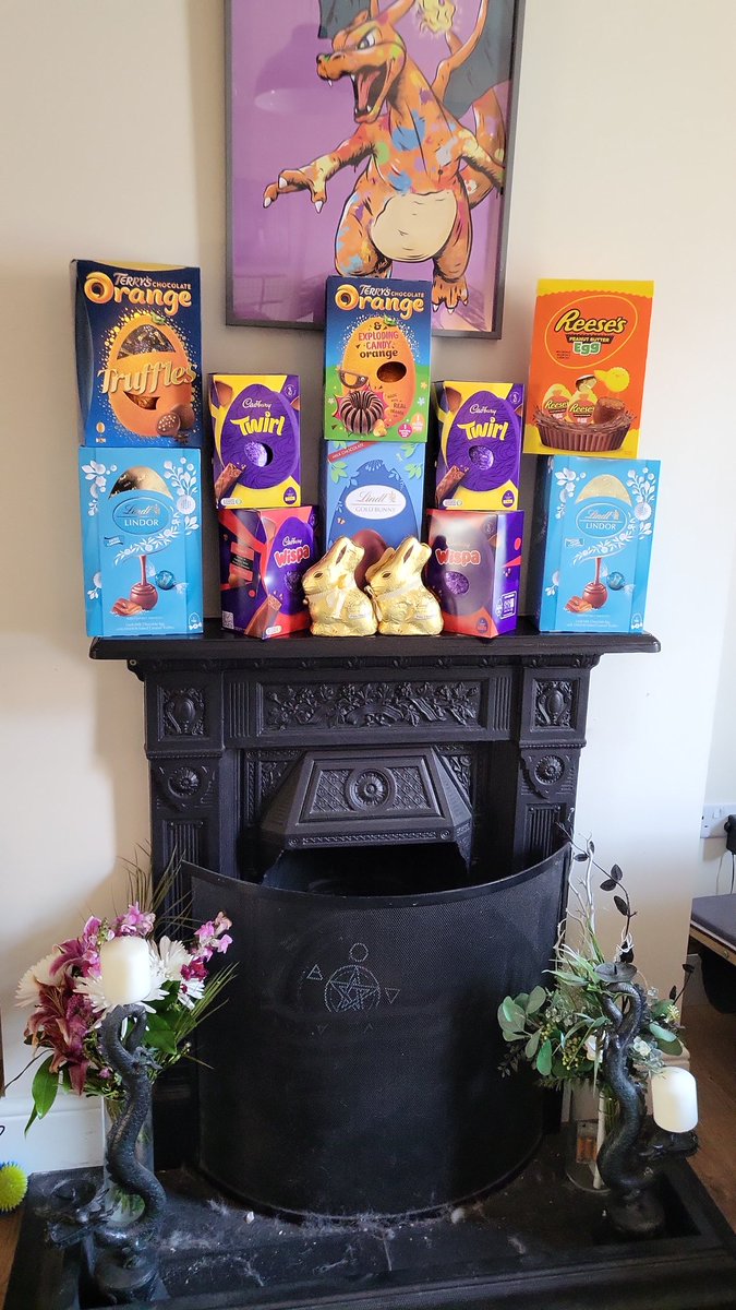Lizzie_Squires's tweet photo. Happy Easter 🐣 #WallofEggs https://t.co/mXXtDCfCU5