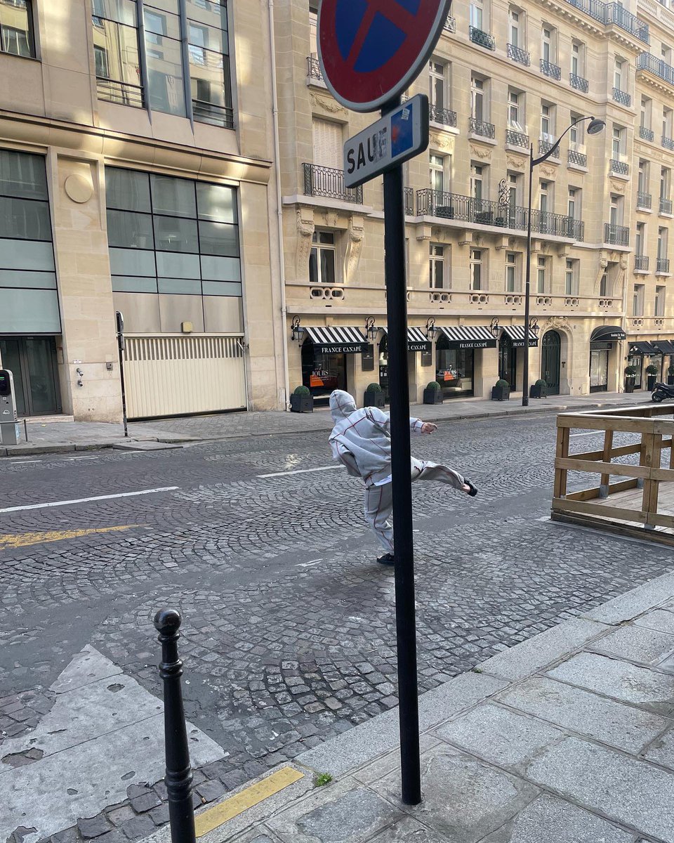 ubi2oo's tweet image. 순간철봉에매달린줄알고
머리위에물음표백개생김