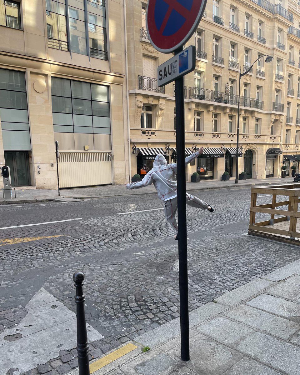 ubi2oo's tweet image. 순간철봉에매달린줄알고
머리위에물음표백개생김