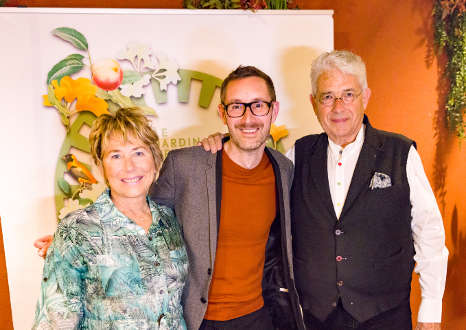 JardinRetrouve's tweet photo. 🍑So very proud of perfumer Maxence Moutte and his beautiful new launch for us, Osmanthe Liu Yuan! Be more OLY! 💃https://t.co/3ESlZj8xnI #bemoreOLY #lejardinretrouve #perfume #joy #Feelgood #osmantheliuyuan #fragrance #moodboost https://t.co/zAlP3DSa0b
