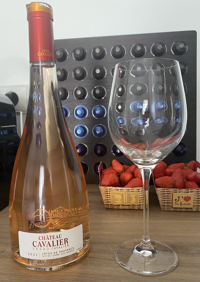 Ripley35800's tweet photo. 1er rosé de l’année ! 😋 Bon dimanche de Pâques à tous ! 😃#chateaucavalier #vinrose #Paques2023 https://t.co/OLzRlXIqBC