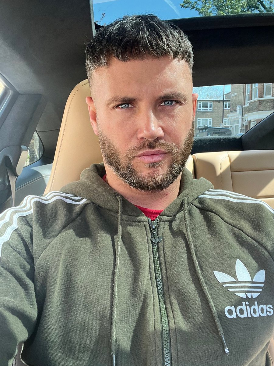 Charlie Oliver tweet media