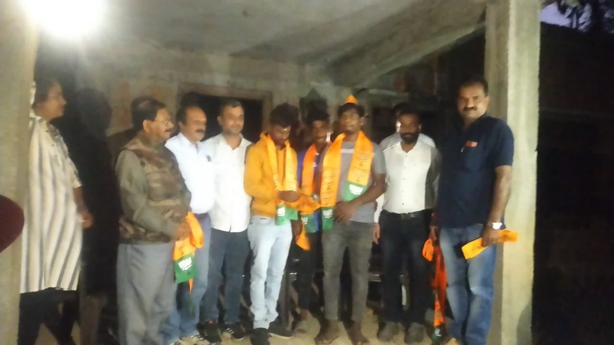 ಇಂದು ವಿರಾಜಪೇಟೆ ಮಂಡಲ ಅಮ್ಮತಿ ಗ್ರಾಮ ಪಂಚಾಯತ್ ಪುಲಿಯೇರಿ ಗ್ರಾಮದಲ್ಲಿ ಇತರೆ ಪಕ್ಷದ ಕಾರ್ಯಕರ್ತರನ್ನು ಬಿಜೆಪಿಗೆ  ಸೇರ್ಪಡೆಗೊಳಿಸಲಾಯಿತು.
<a href="/CTRavi_BJP/">Dr. Ravi C. T 🇮🇳 ಡಾ. ರವಿ ಸಿ. ಟಿ</a> <a href="/BJP4Karnataka/">BJP Karnataka</a> <a href="/nalinkateel/">Nalinkumar Kateel</a>